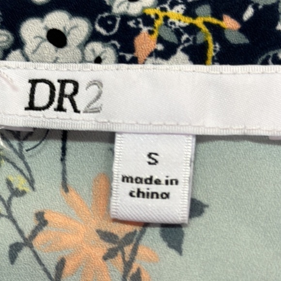 DR2 Floral Bell Sleeve Floral w/Ditsy Floral V-Neck Boho Blouse Small - Picture 8 of 12